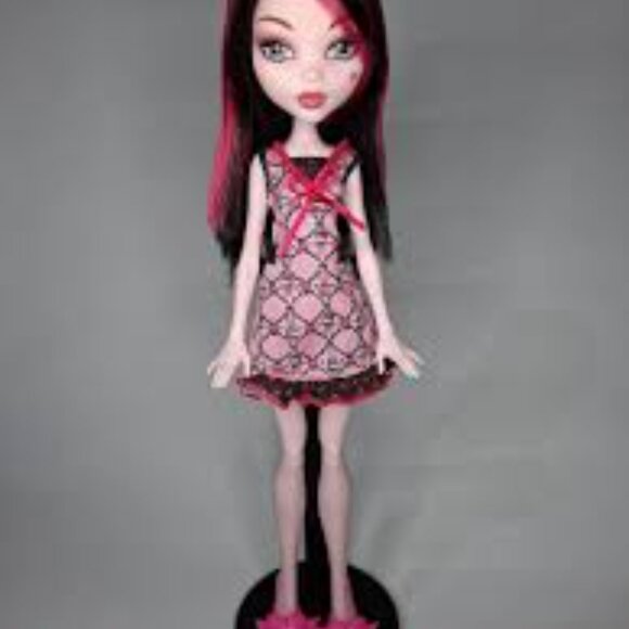 Mattel 2008 High Sleepover Draculaura Doll - Pink and Black Outfit Monster High - Picture 7 of 8